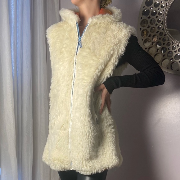White Faux Fur Vest - Picture 2 of 9